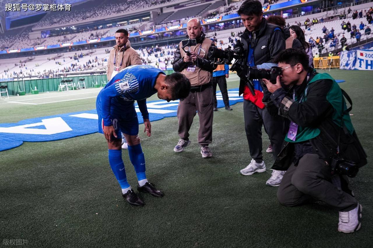 包含巴塞罗那迎来里程碑备战西甲摩纳哥围绕中超防线松动，上海申花国际比赛日再遭质疑直接炸裂的词条